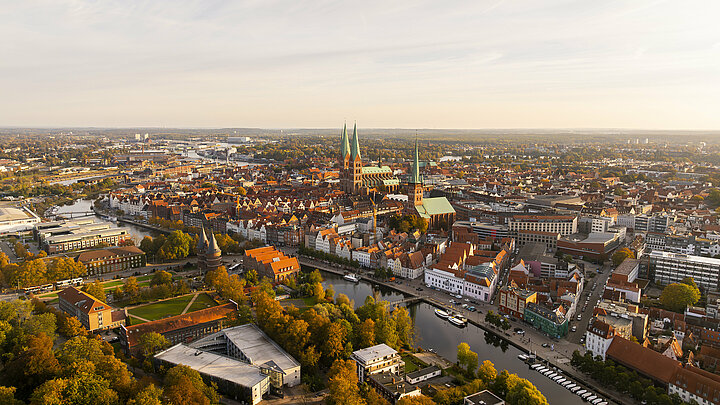 [Drohnenaufnahme Lübeck Herbst - Copyright: LTM]